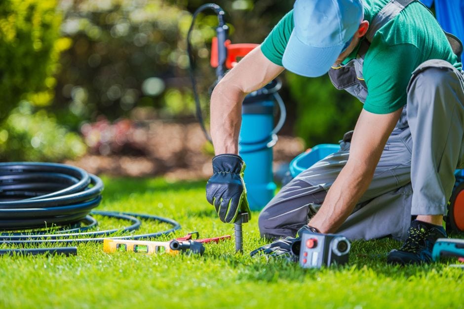 Verlegung einer automatischen Bewässerung Foto: welcomia / shutterstock.com